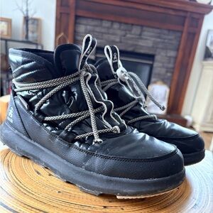 Women’s Black Snow Boots with White Laces
